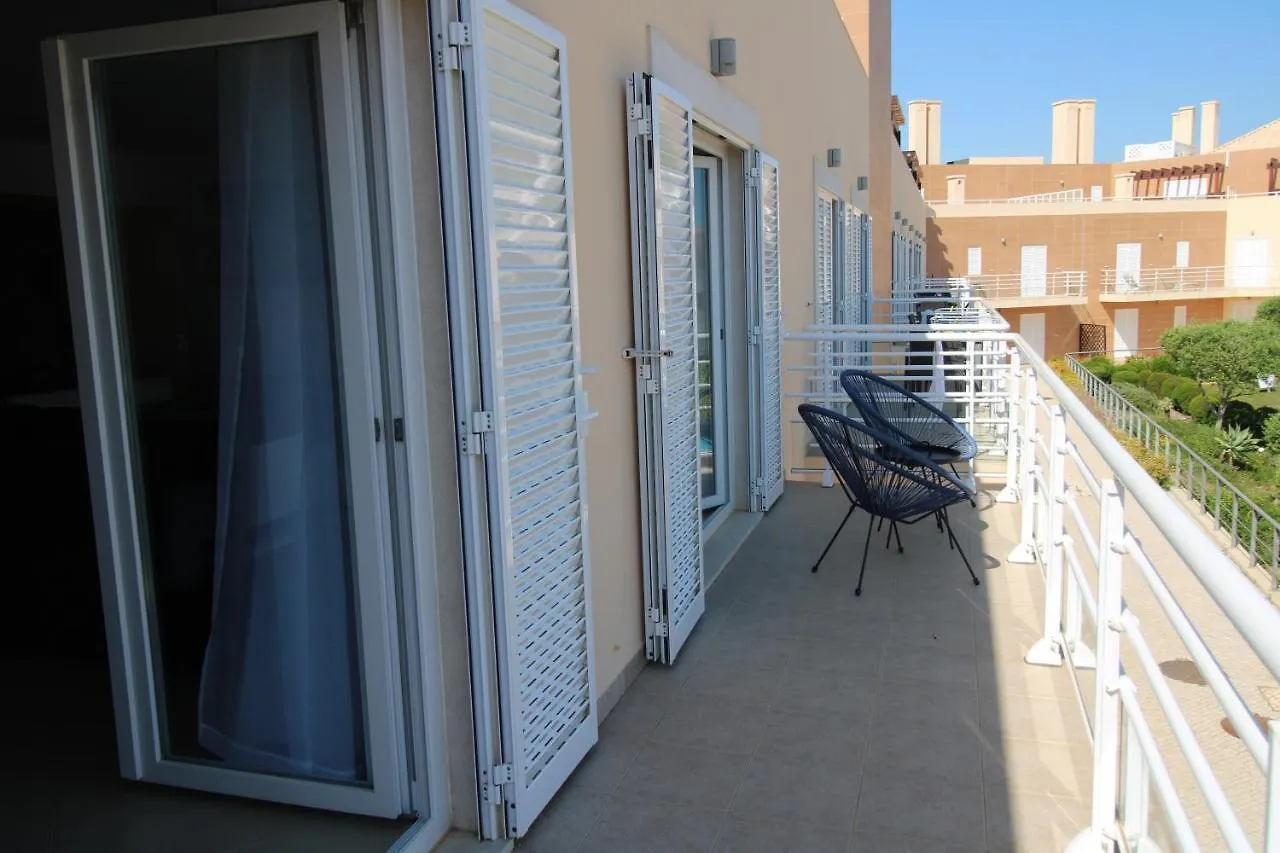 Cabanas Garden - Stunning 2 Bedroom Apartment - Communal Pool - 2 Minuts Walking To The River Cabanas De Tavira