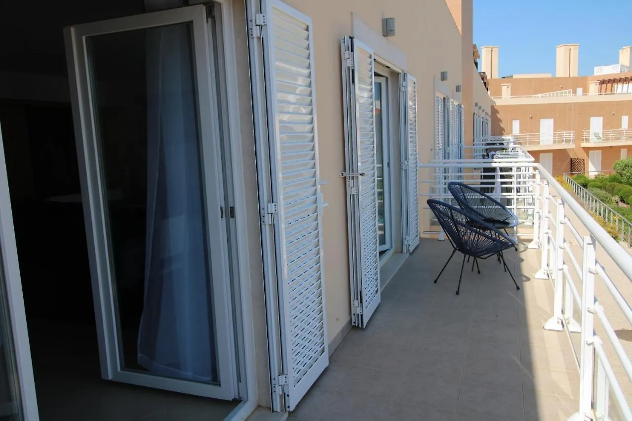 Cabanas Garden - Stunning 2 Bedroom Apartment - Communal Pool - 2 Minuts Walking To The River Cabanas De Tavira